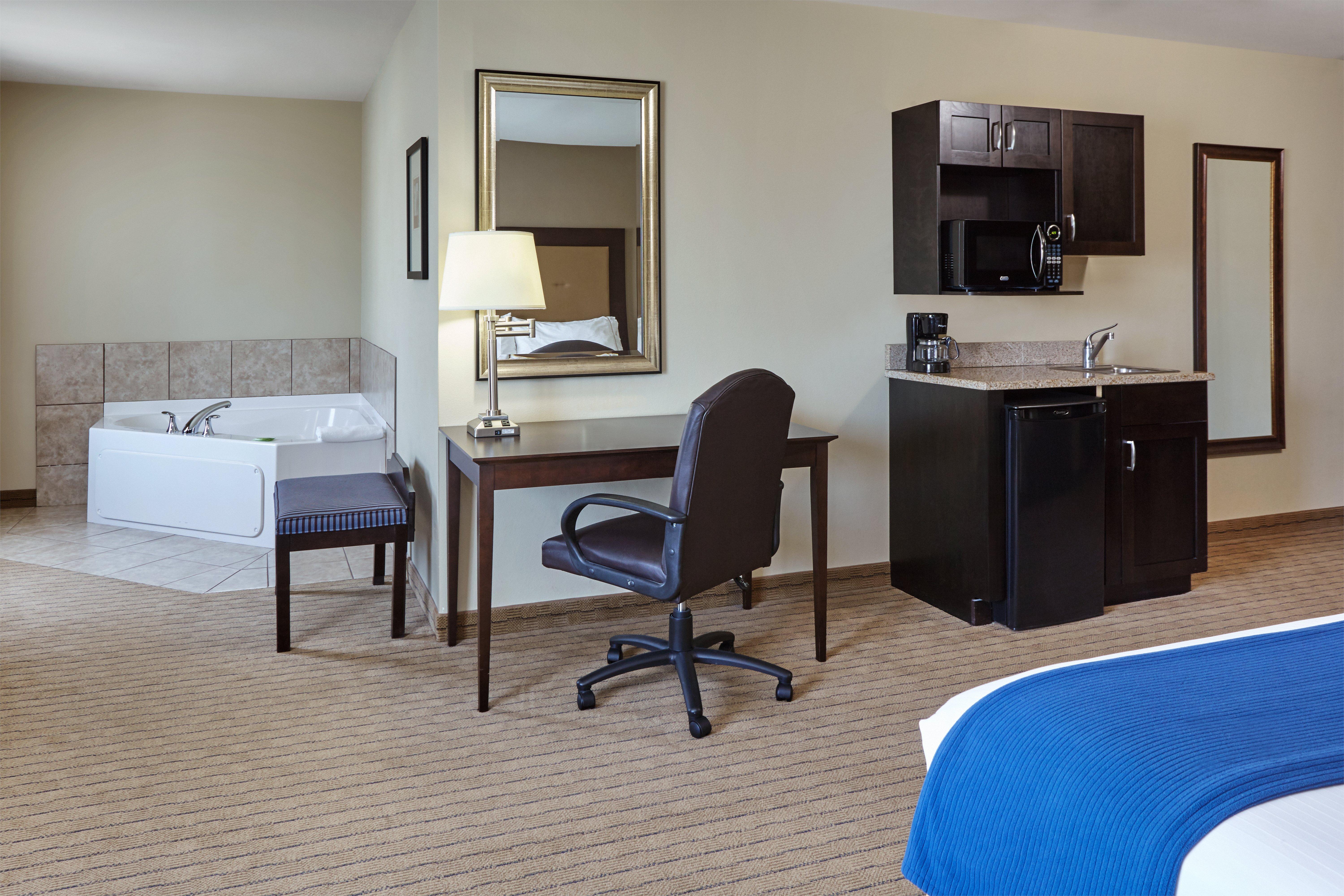 Holiday Inn Express & Suites Madison-Verona By Ihg Dış mekan fotoğraf