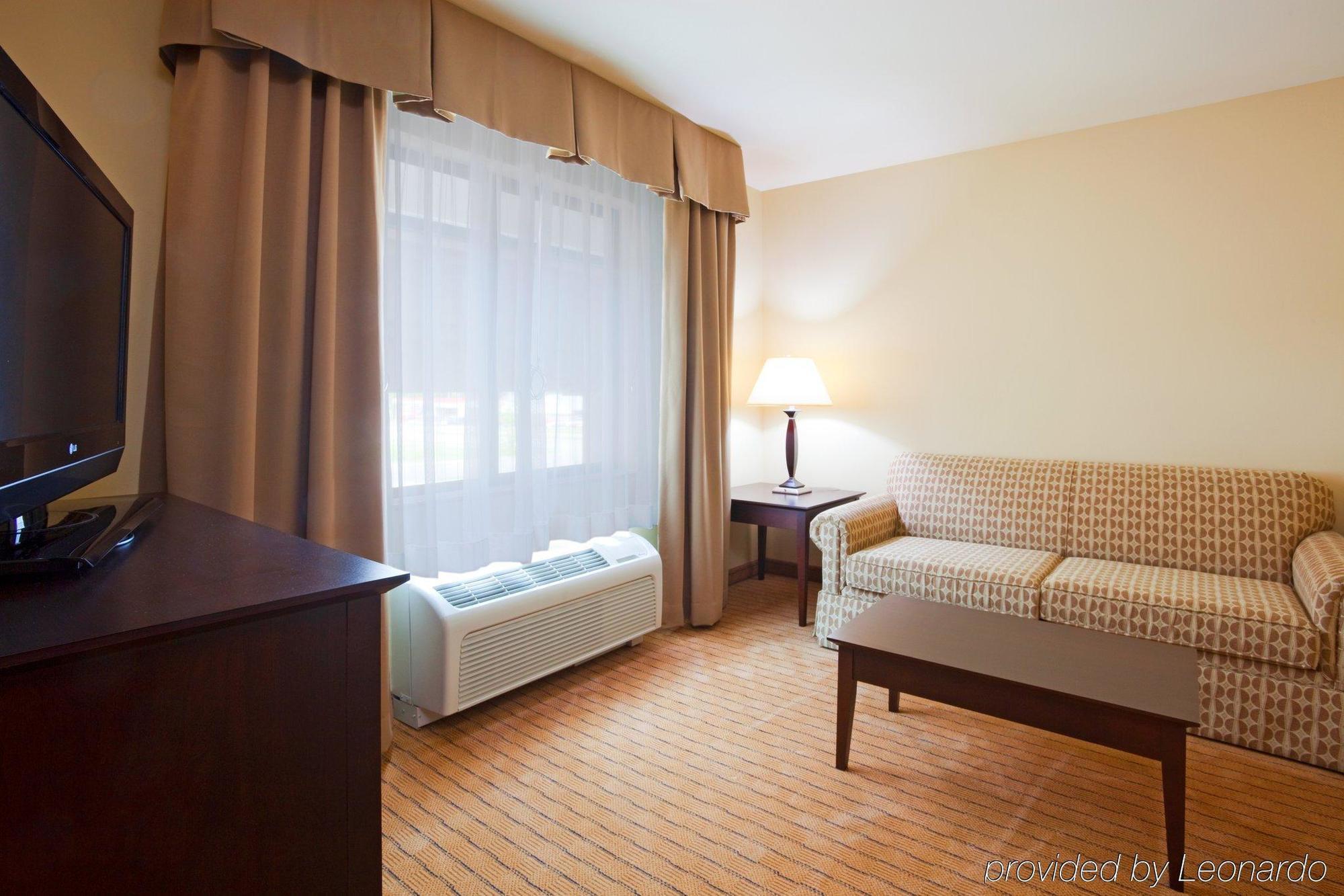 Holiday Inn Express & Suites Madison-Verona By Ihg Oda fotoğraf