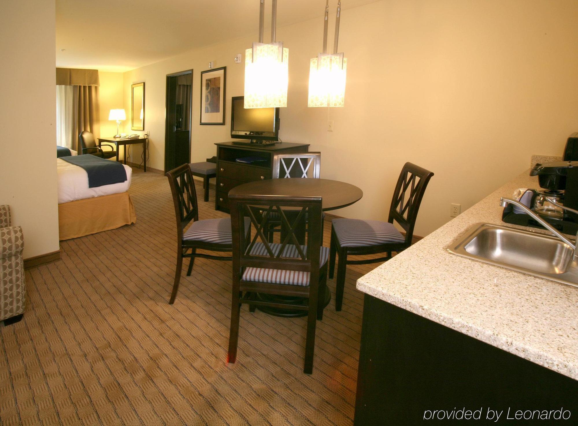Holiday Inn Express & Suites Madison-Verona By Ihg Dış mekan fotoğraf